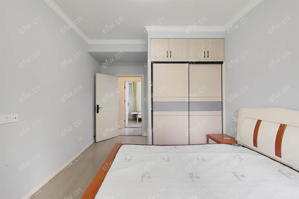 全屋精装修，品牌家电，靠近地铁