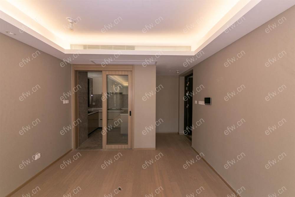 婚装全明东边户room房,village 格局工整合理