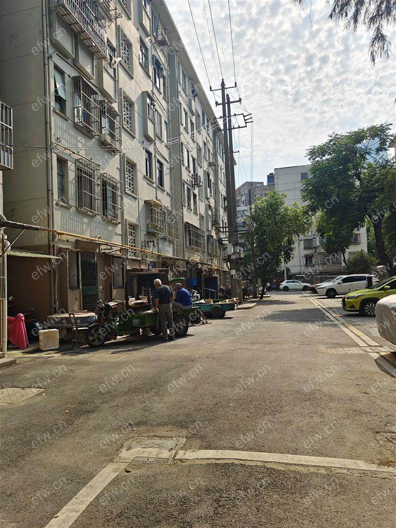 地铁口精装拎包入住三房