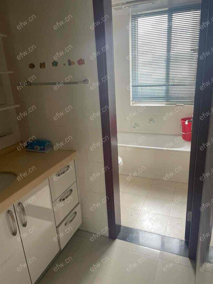 梨花家园精装3室  随时看房 拎包入住