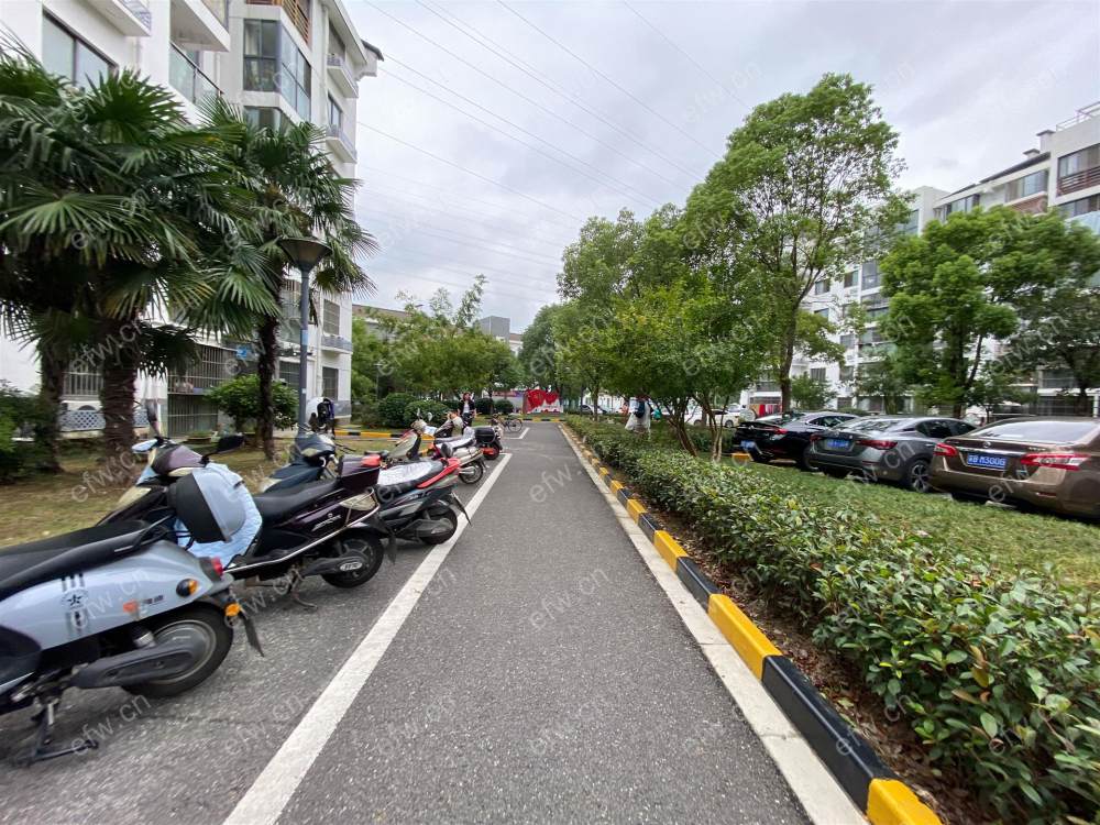 梁湖南苑     毛坯2室2厅   可改三房