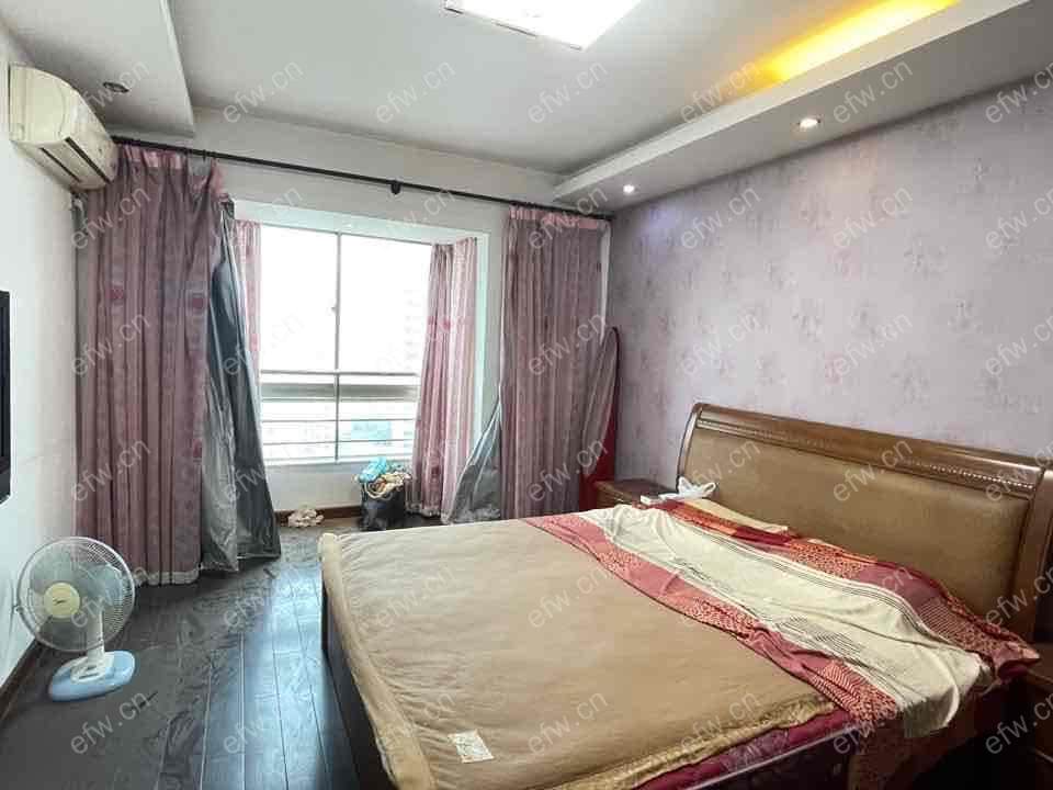 金置广场  电梯房