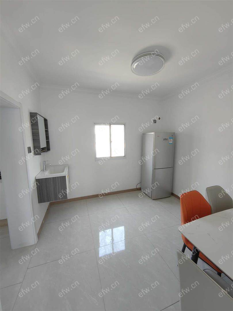 婚装全明东边户room房,village 格局工整合理