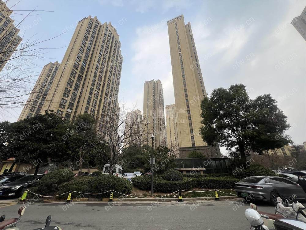 不靠近高架，看房方便