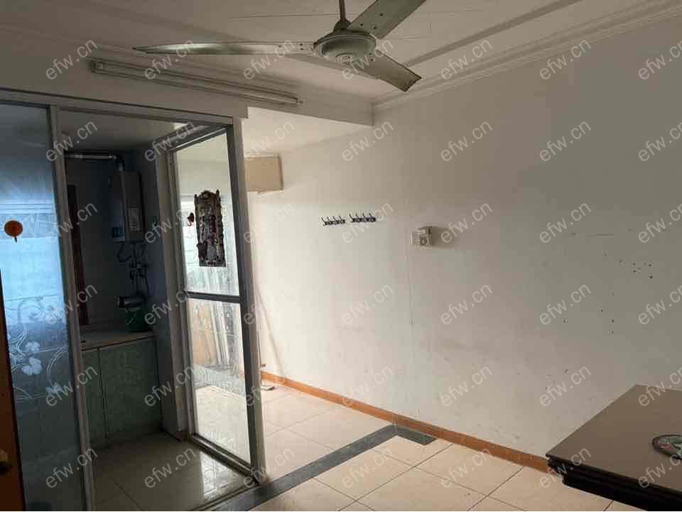 干净整洁，价格合适，靠近体育地铁站