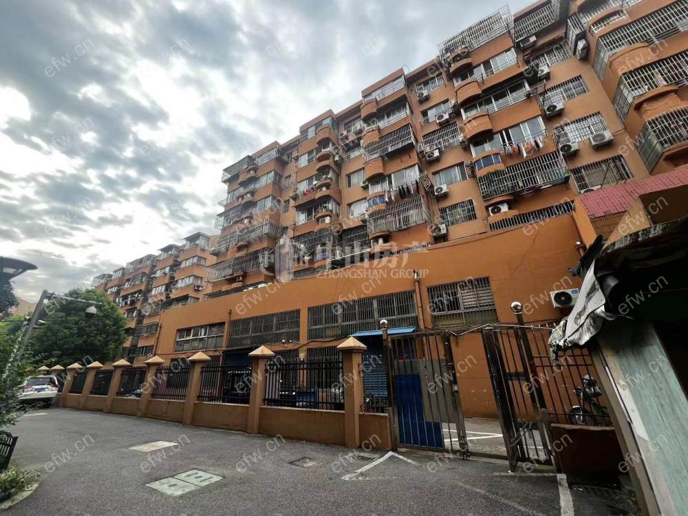 市出脚方便沿街店铺市口好，近市区，出行便利，