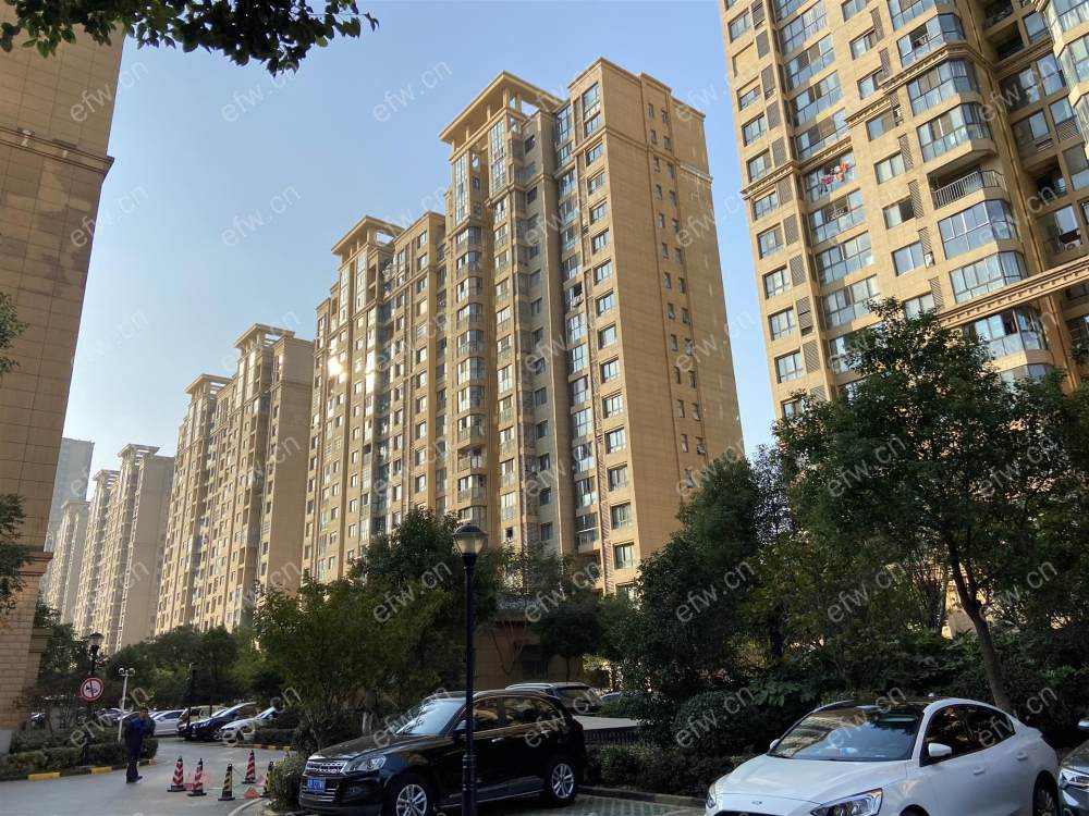 毛坯两房，楼层好，看房提前预约