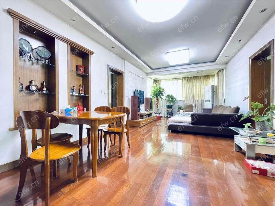 精装三房二厅一卫