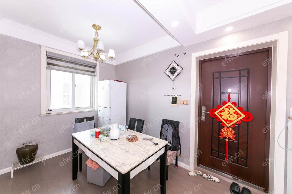 绿地香颂精装三房，采光非常好