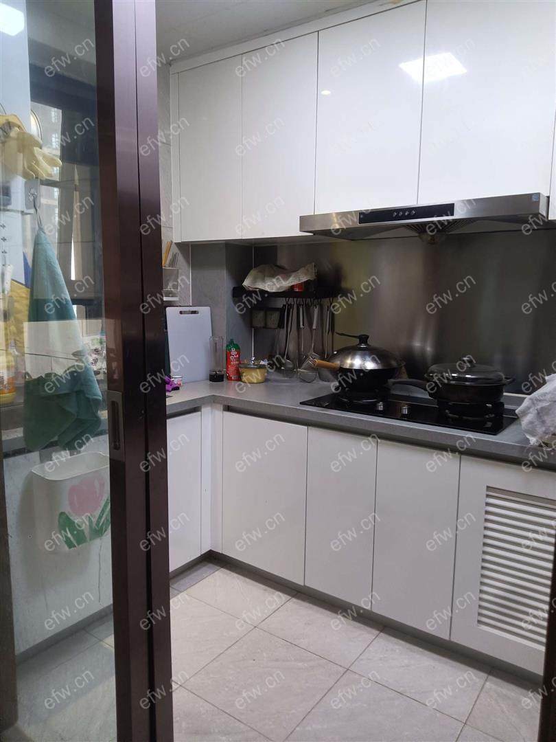 3房朝南客厅朝南精装修