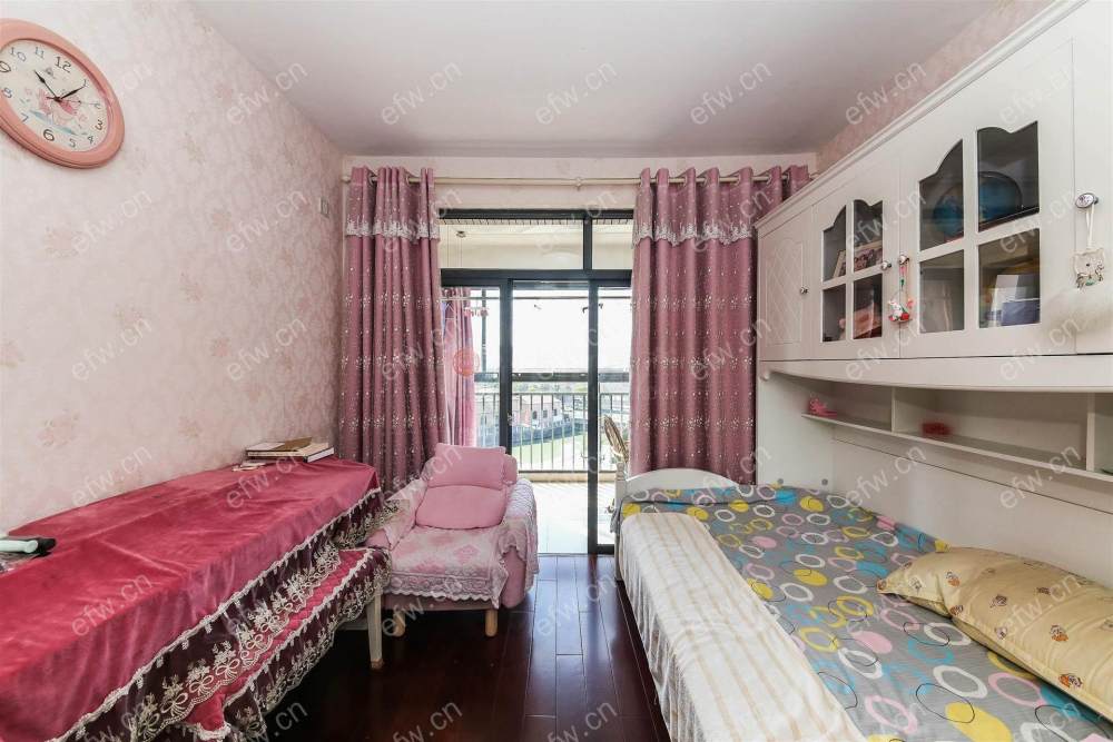 village room房 全明户型 另送家电