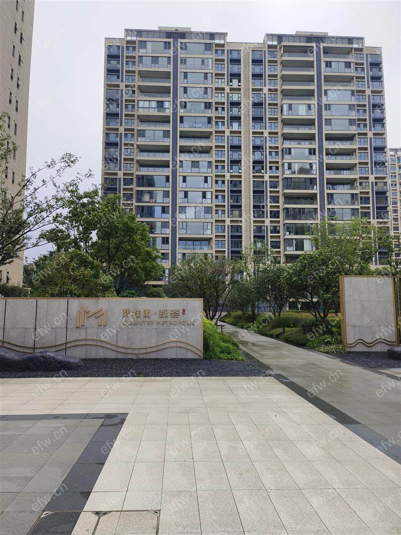 双地铁口次新房