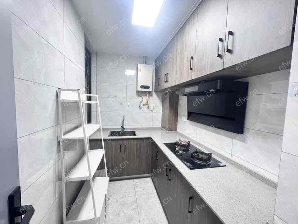 两室两厅 次新小区 诚心出租