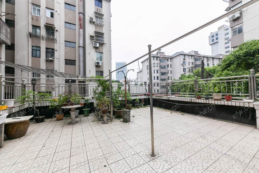 五爱小学西门李巷三楼 带大楼台 随时看房