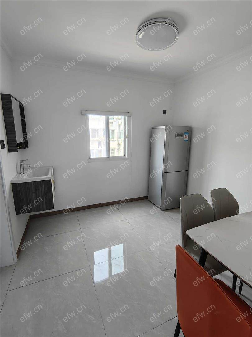 婚装全明东边户room房,village 格局工整合理