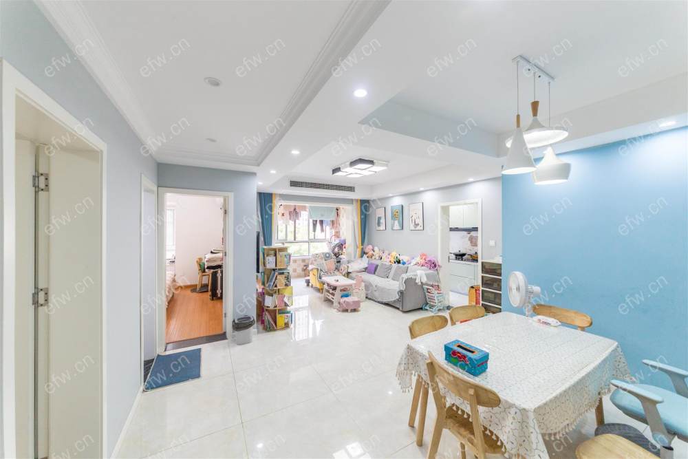 小天鹅乐园，盛岸路旁，婚装，干净清爽