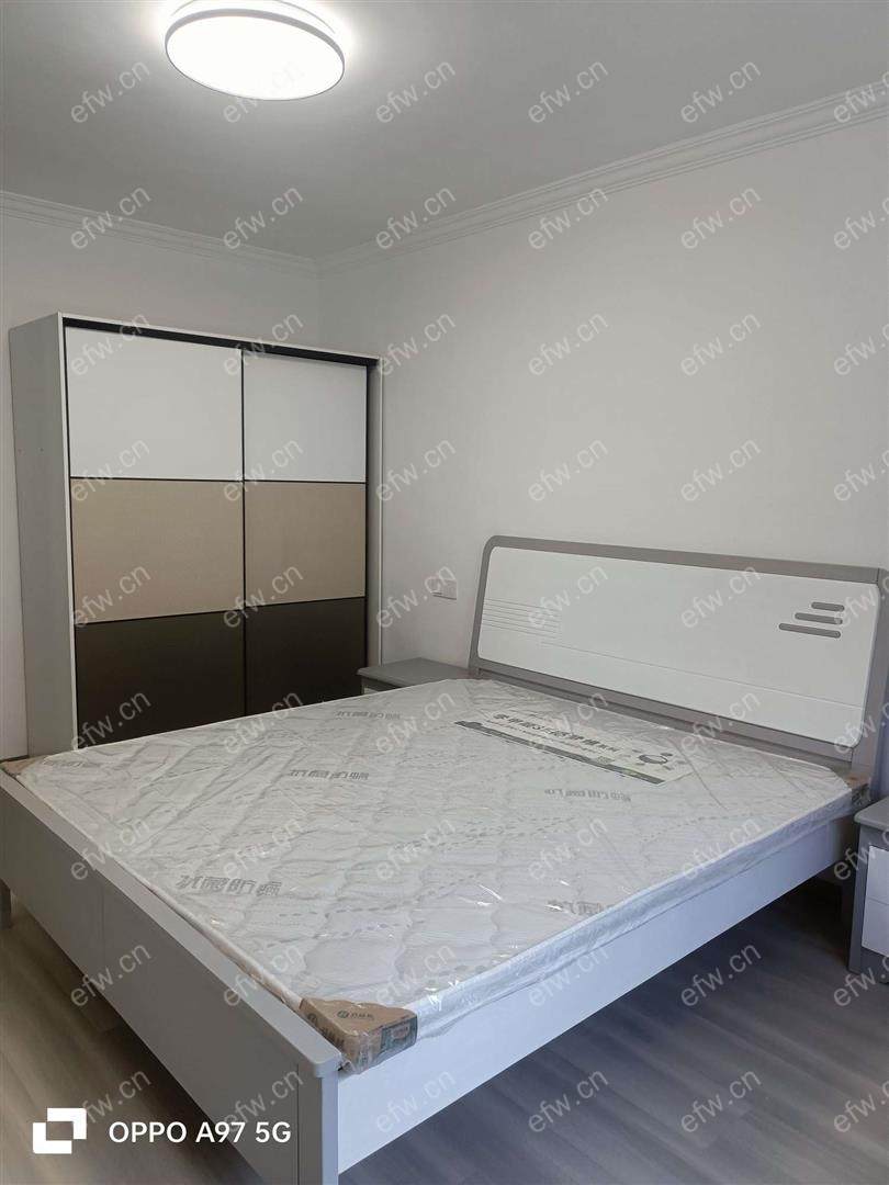 全新简约风格装修，家具家电齐全，可拎包直接住