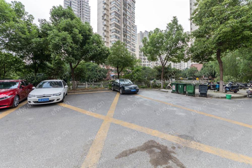 room房豪装拎包即住,village尽享优雅品质,多重阳台+飘窗