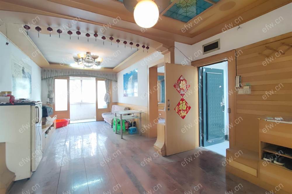 桑达园南区 客厅朝南带阳台 小3房