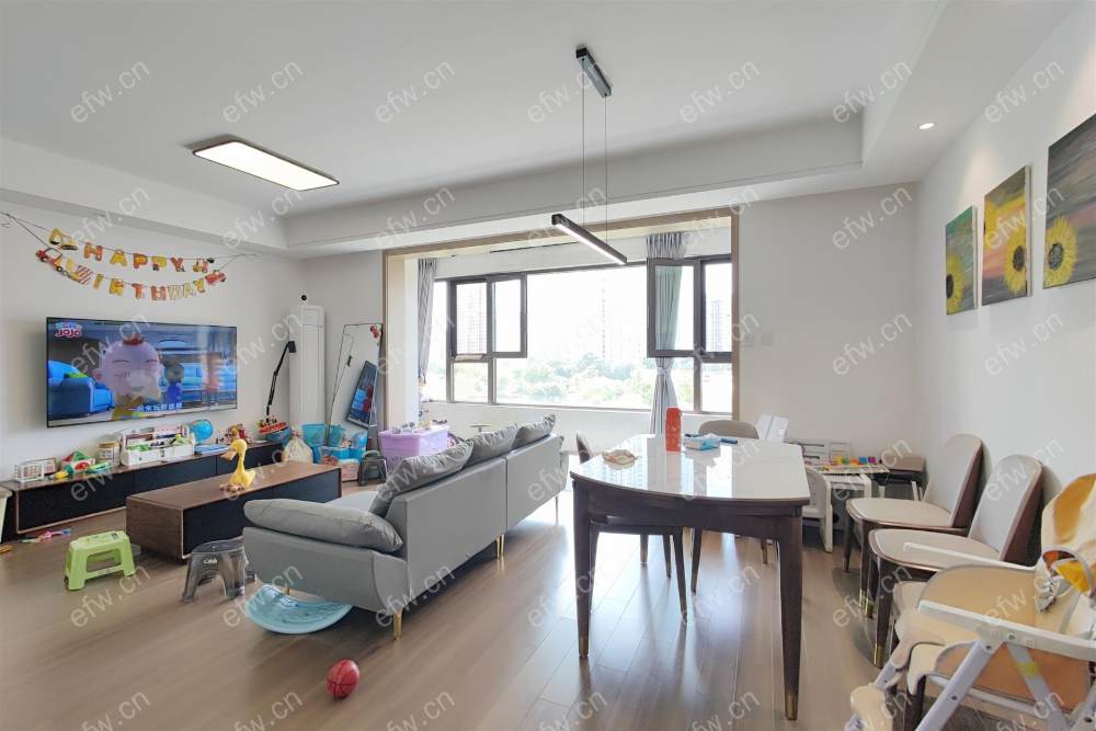 自住精装，采光无遮挡，全屋地暖，空调