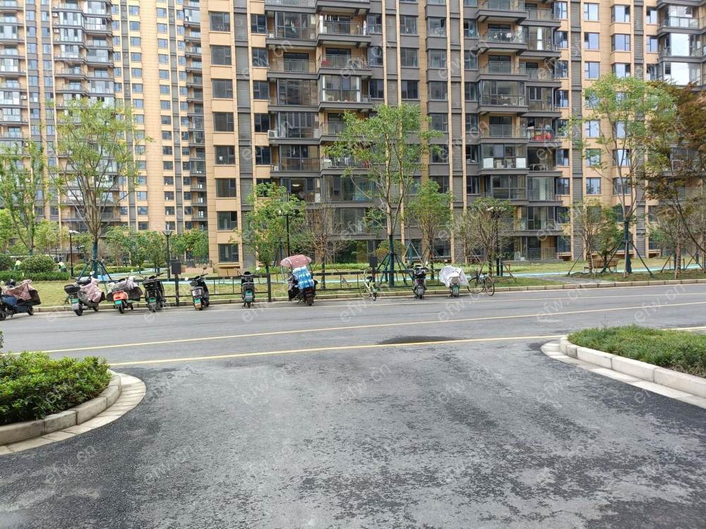 家电齐全 带飘窗 新惠东里（锦数双河苑） 采光好 绿化好