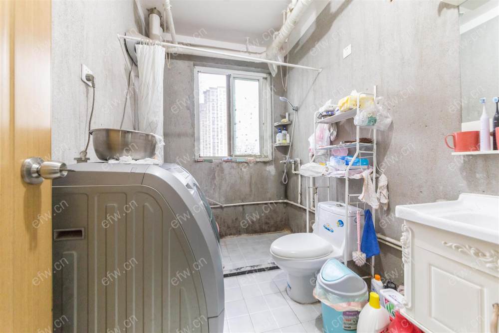 业主急售 village   纯毛坯小room房 中间楼层！