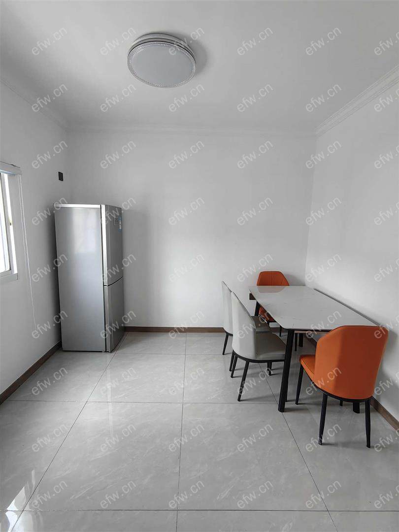 婚装全明东边户room房,village 格局工整合理