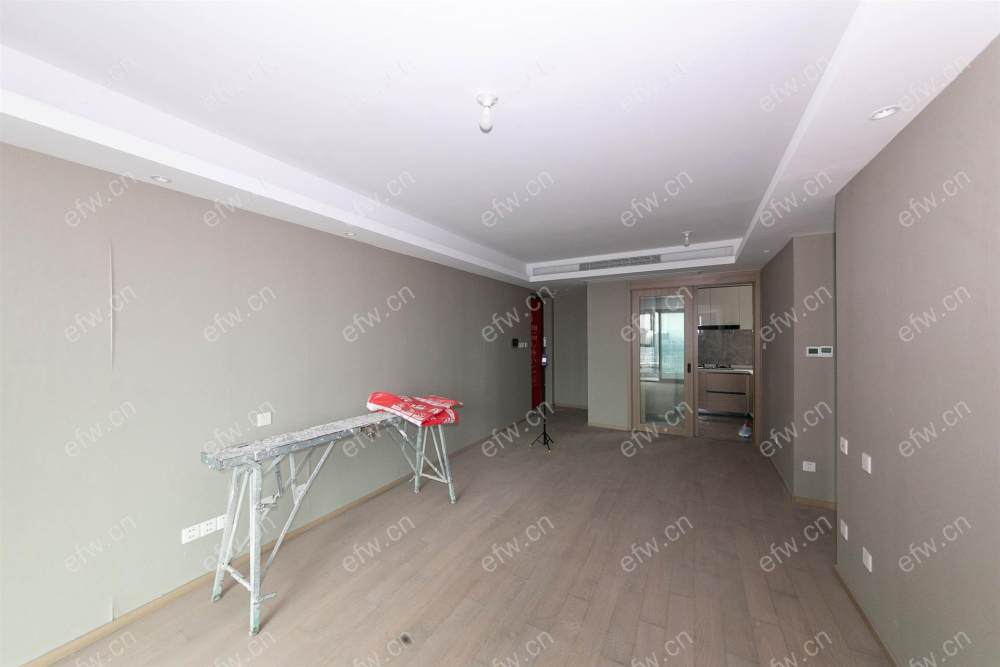 婚装全明东边户room房,village 格局工整合理