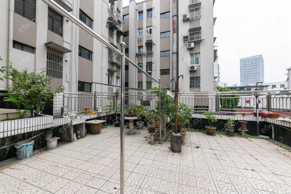五爱小学西门李巷三楼 带大楼台 随时看房