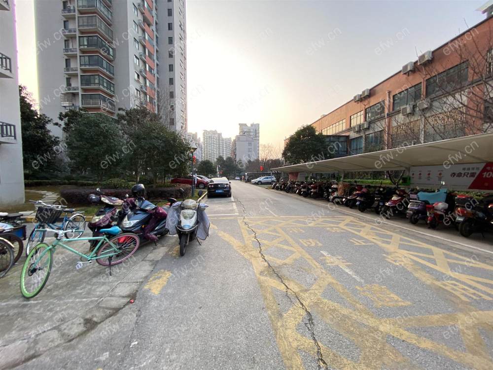 地铁口，蠡溪苑电梯两房诚心出售....