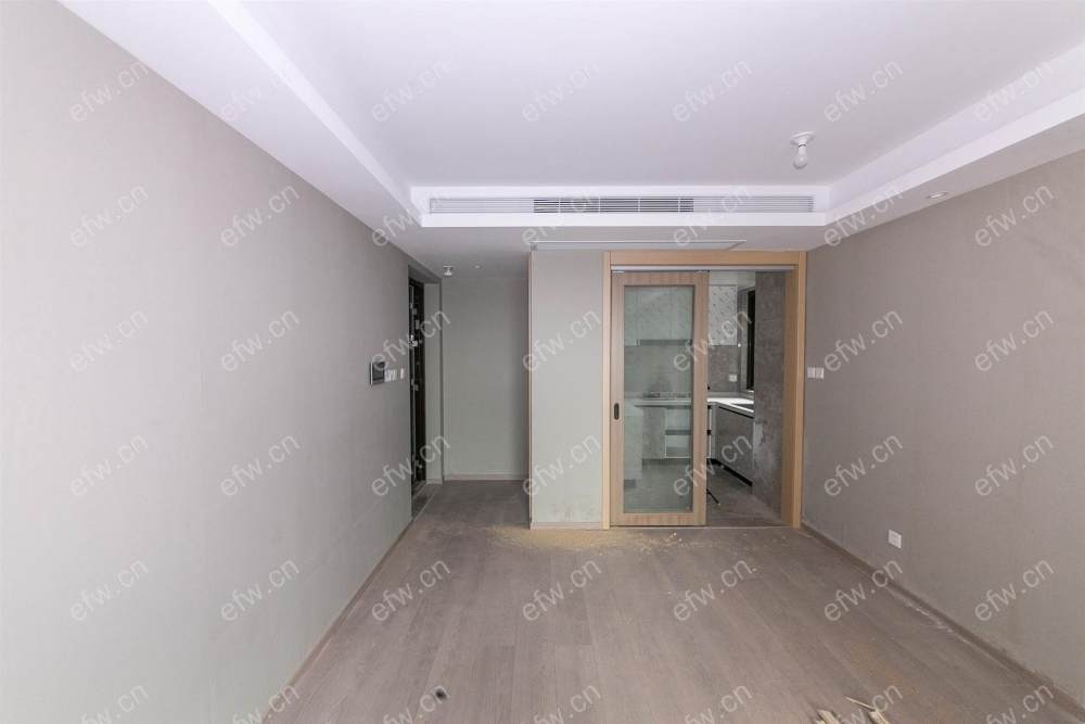 婚装全明东边户room房,village 格局工整合理