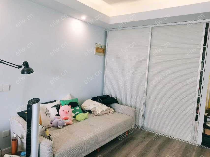 地铁口 奥林花园   精装一室   家电齐全