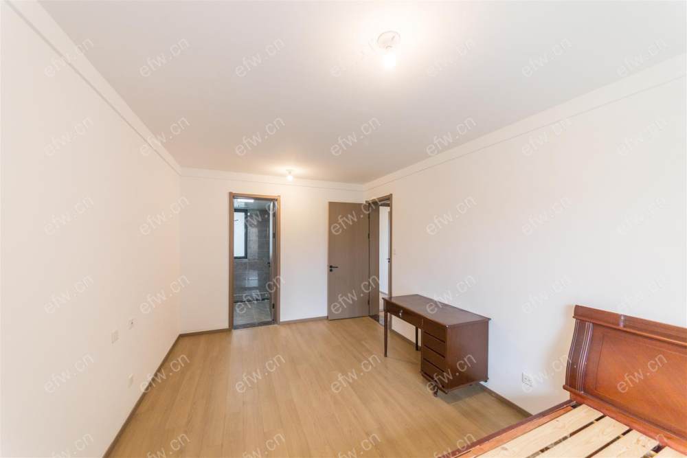 room房豪装拎包即住,village尽享优雅品质,多重阳台+飘窗