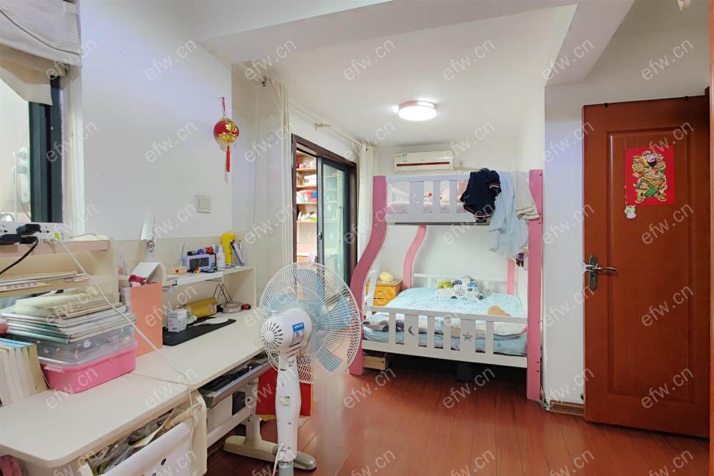 中大诺卡一期。顶楼带阁楼，房东自住装修保养好