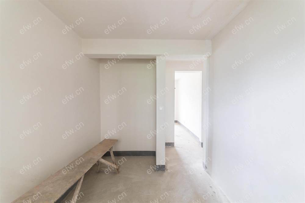 毛坯三房诚心出售，看中可谈..