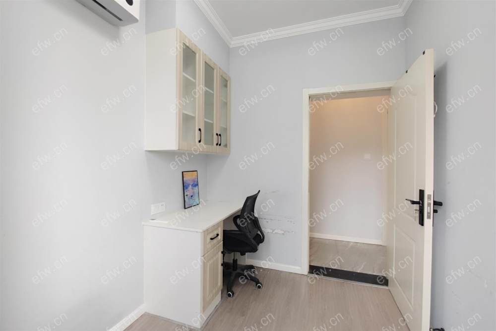 全屋精装修，品牌家电，靠近地铁