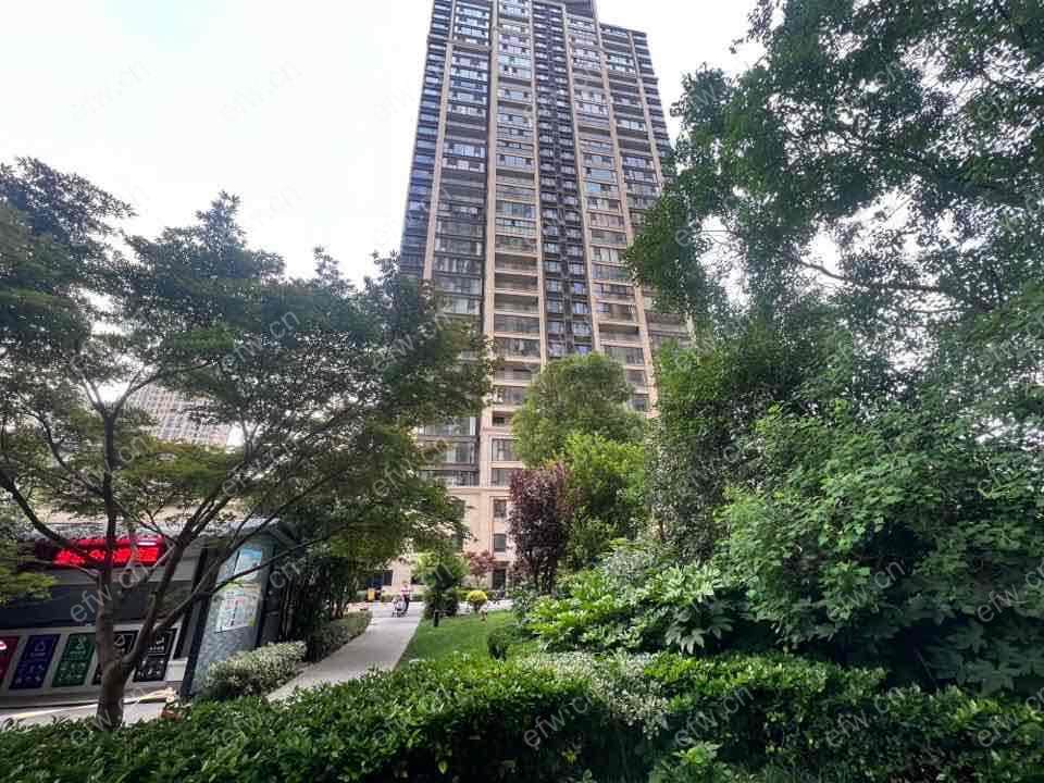 两室两厅 次新小区 诚心出租