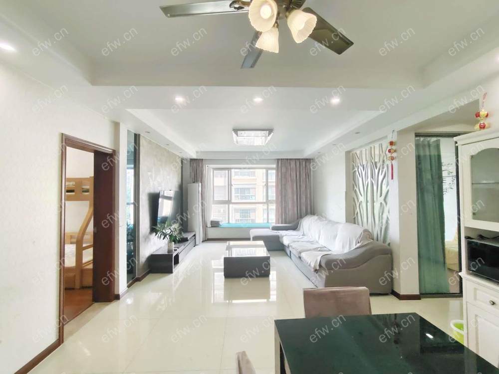 瑜憬湾    精装四房带暖气    家电齐全