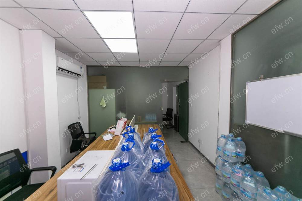 市出脚方便沿街店铺市口好，近市区，出行便利，