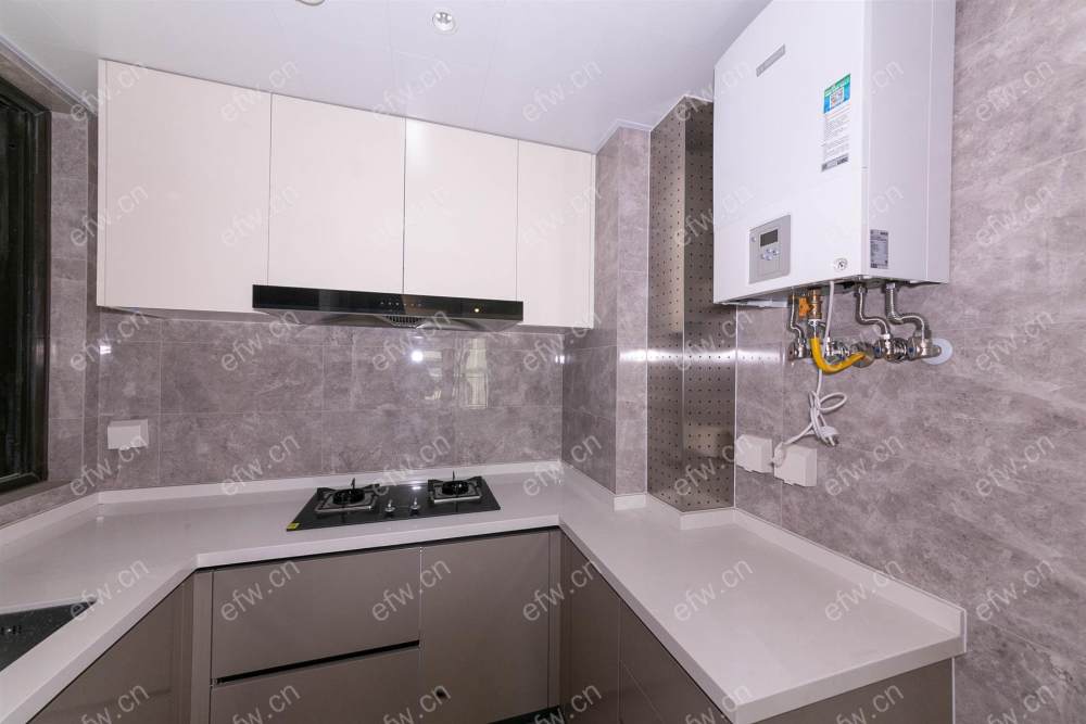 婚装全明东边户room房,village 格局工整合理