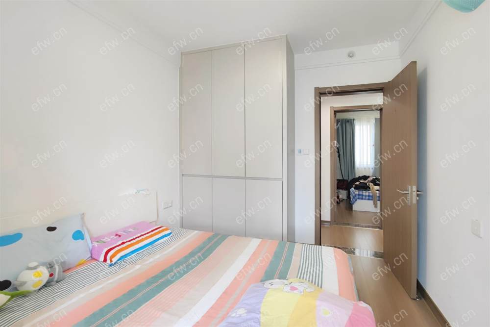 自住精装，采光无遮挡，全屋地暖，空调