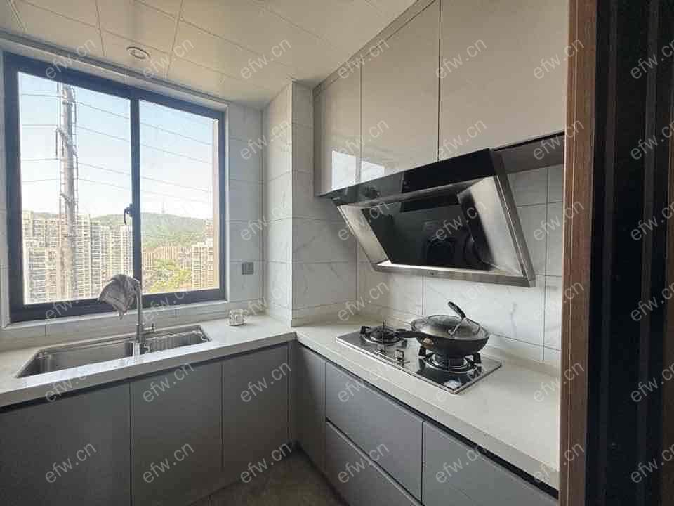 西郊佳苑 精装三房 中间楼层