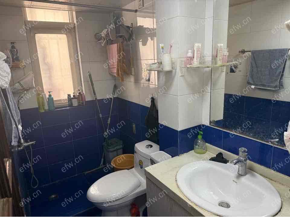 干净整洁拎包入住，出行方便，随时预约看房