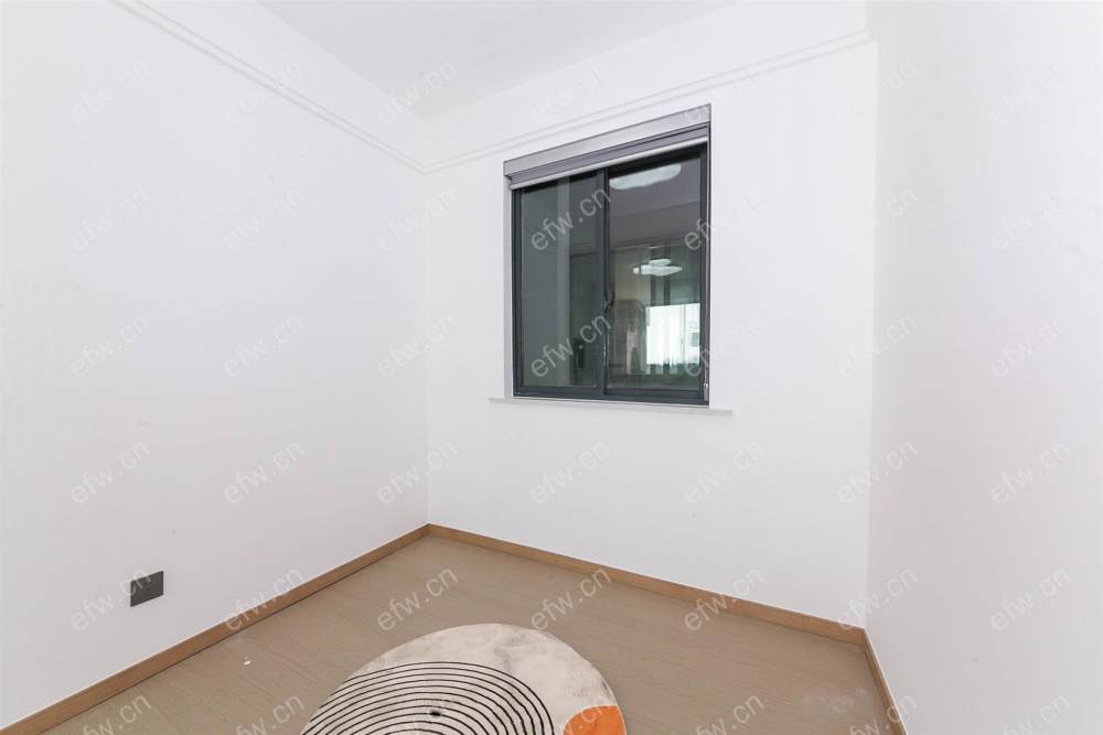 village 经典room房 东边户 全明 精装修！