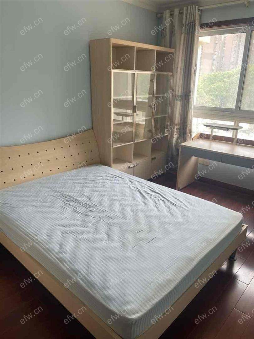 梨花家园精装3室  随时看房 拎包入住