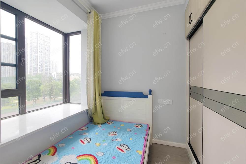 全屋精装修，品牌家电，靠近地铁