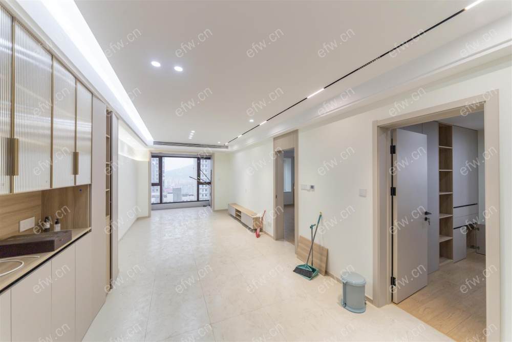 婚装全明东边户3房,绿地西水晶舍 格局工整合理