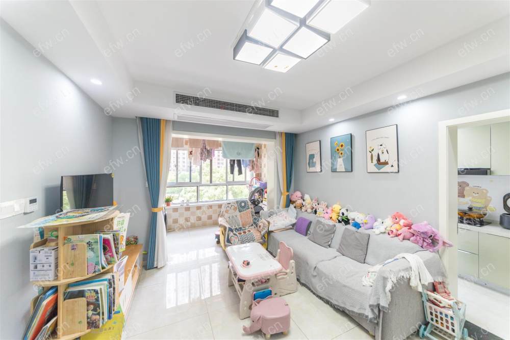 小天鹅乐园，盛岸路旁，婚装，干净清爽