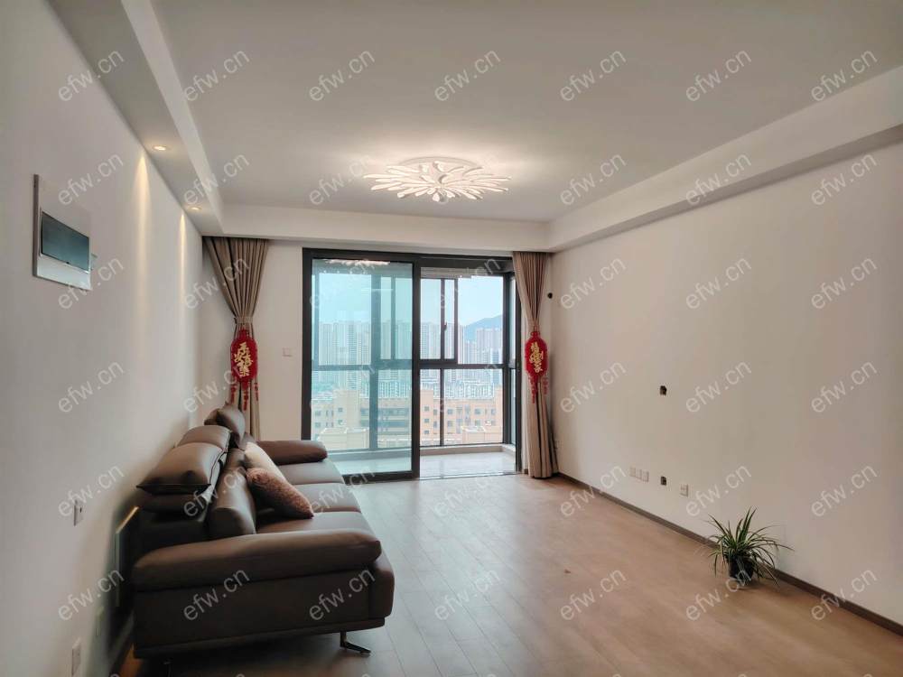全新精装拎包入住设施齐全。