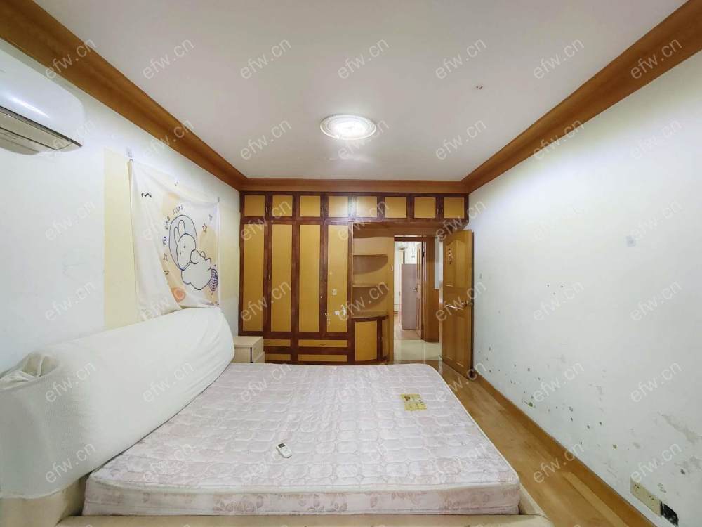 地铁口西园里    精装两房    干净清爽